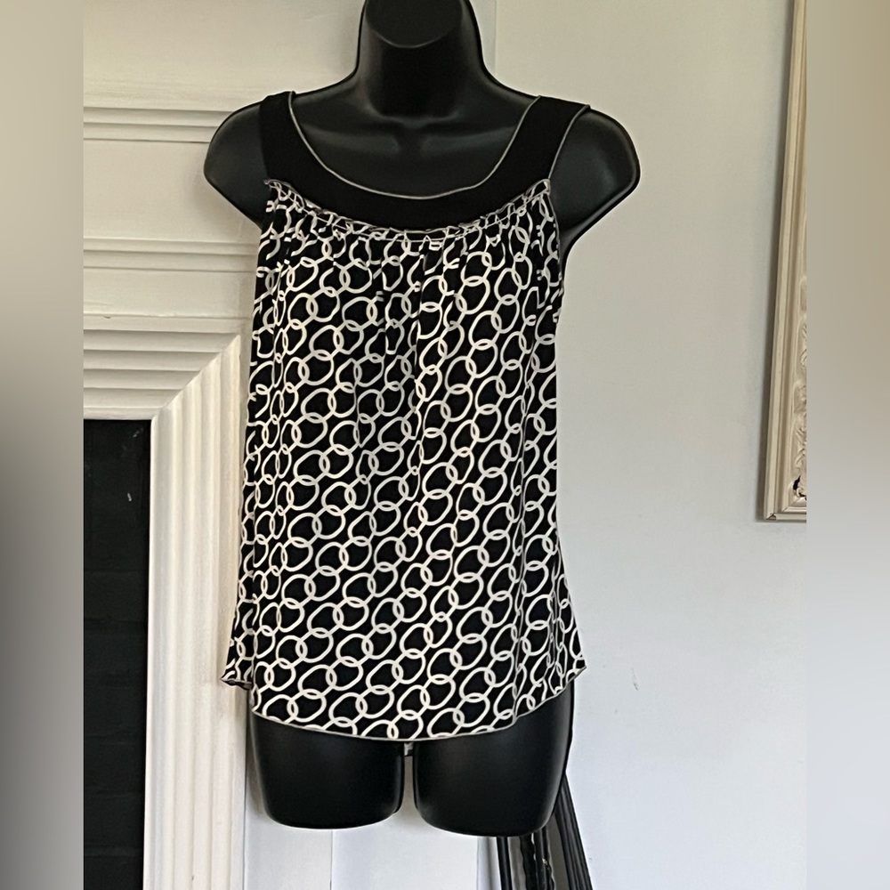 Beautiful Mac Studio petite sleeveless shirt black and white print